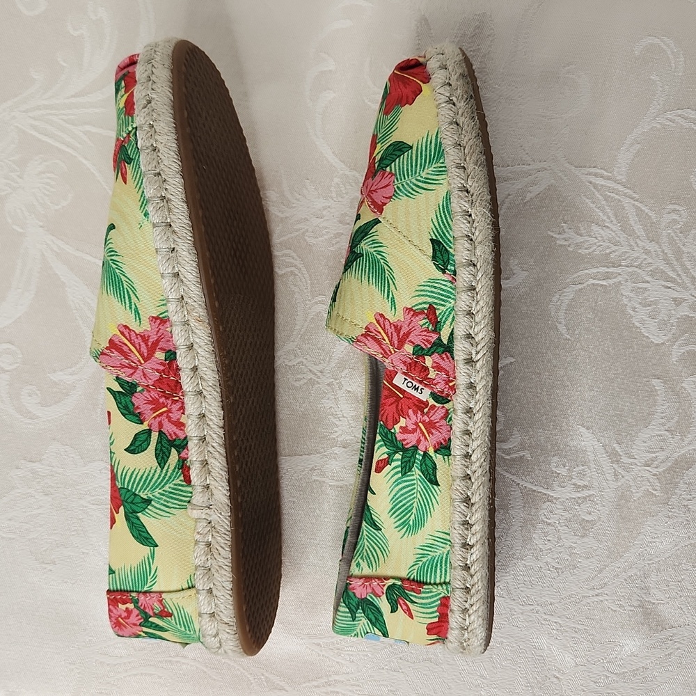 Tom's hawaiian hibiscus pale yellow floral print espadrille alpragata rope 7.5 - Picture 6 of 10